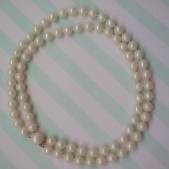 1960s Vintage Faux "Pearl" Beads Necklace with 2 Strands String Knotted - Picture 4 of 5